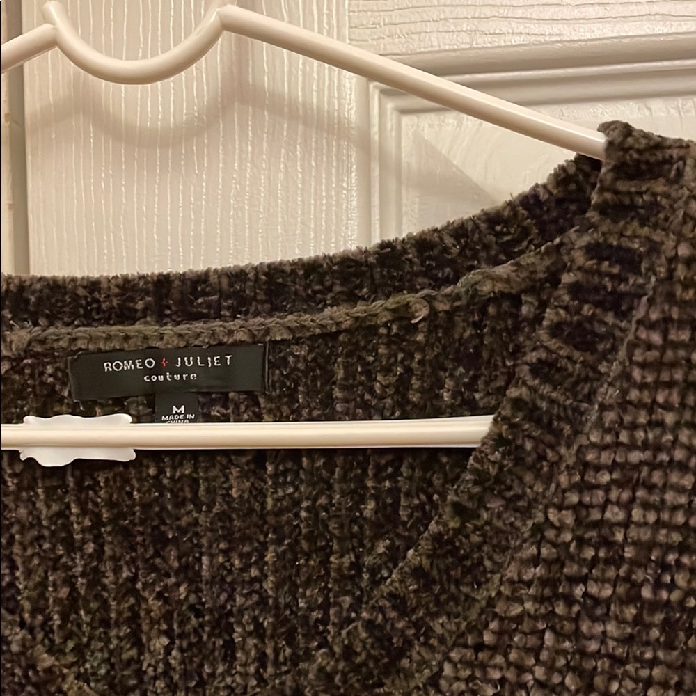 Brown V-Neck Ribbed Sweater - Picture 2 of 2